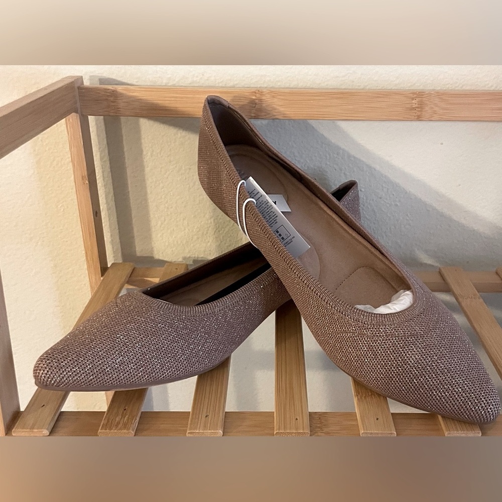 NEW…Old Navy Soft-Knit Pointed-Toe Ballet Flats - Picture 3 of 4